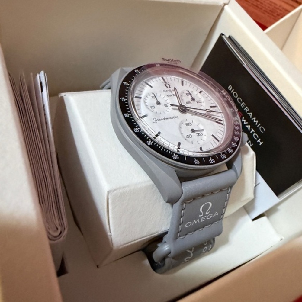 Swatch x Omega Bioceramic MoonSwatch 1965 Grey White SO33M106